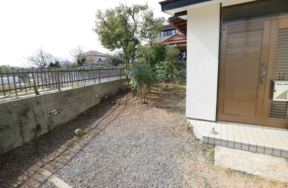 敷地南側（庭は駐車場にもなります）