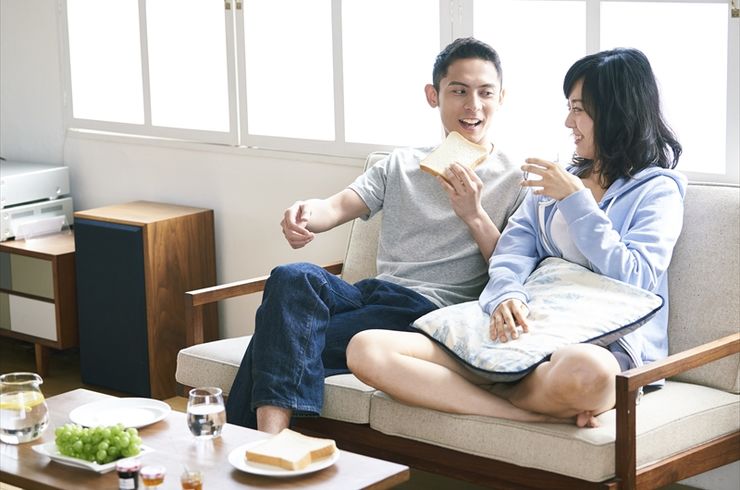 食事をしている人